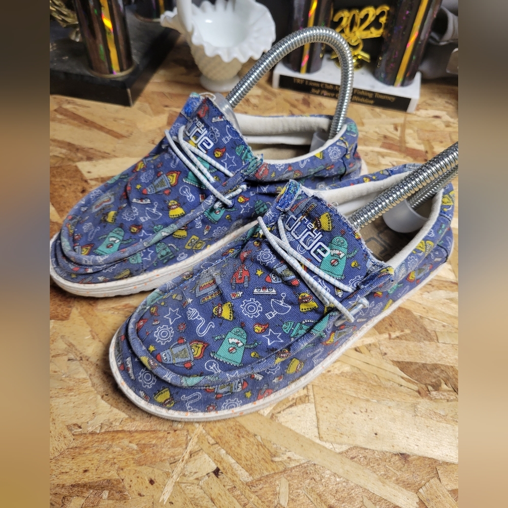 Hey Dude Youth Size 6 or Ladies 7 Robot Wally